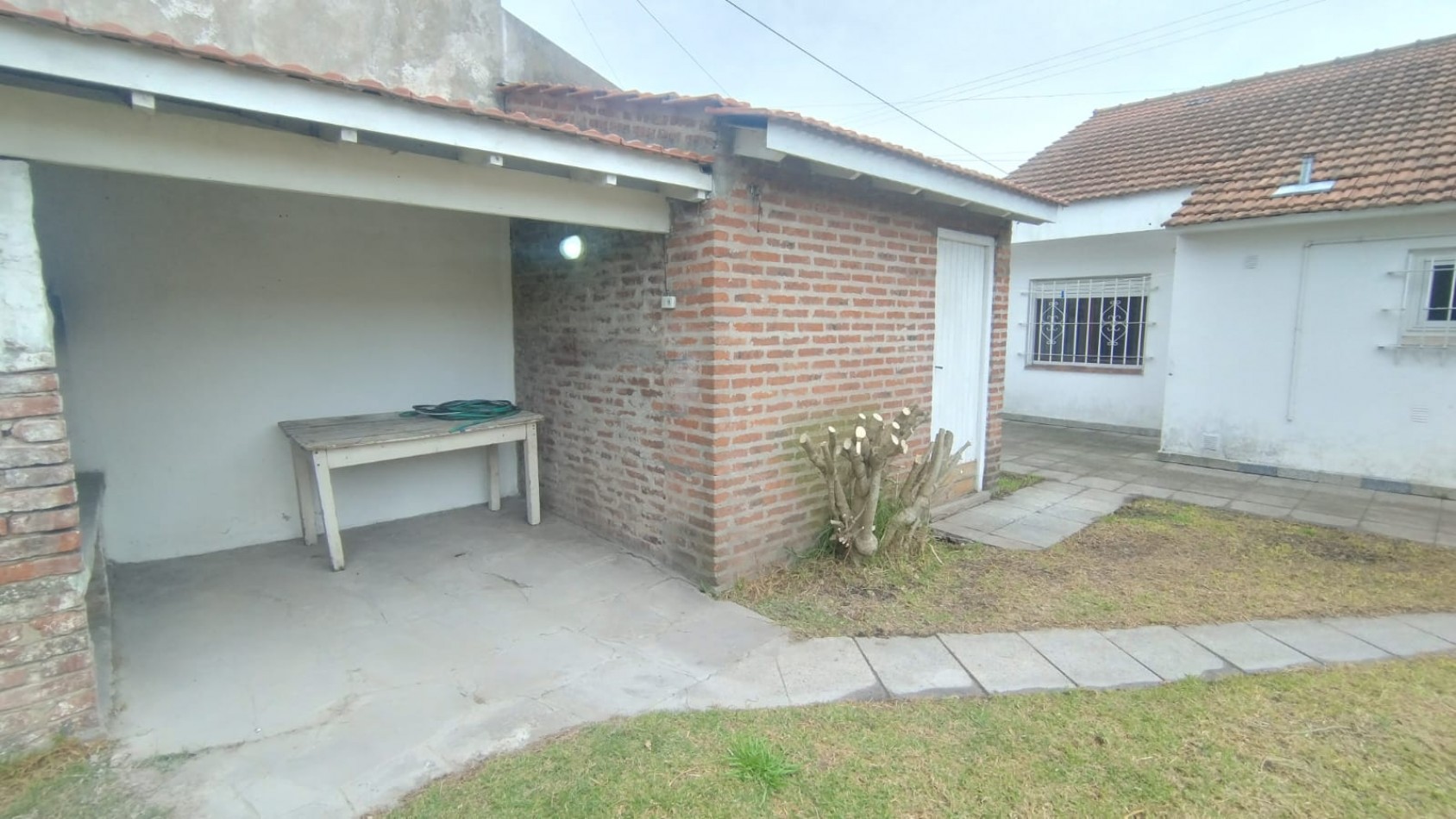 ALQUILO CHALET 5 AMBIENTES