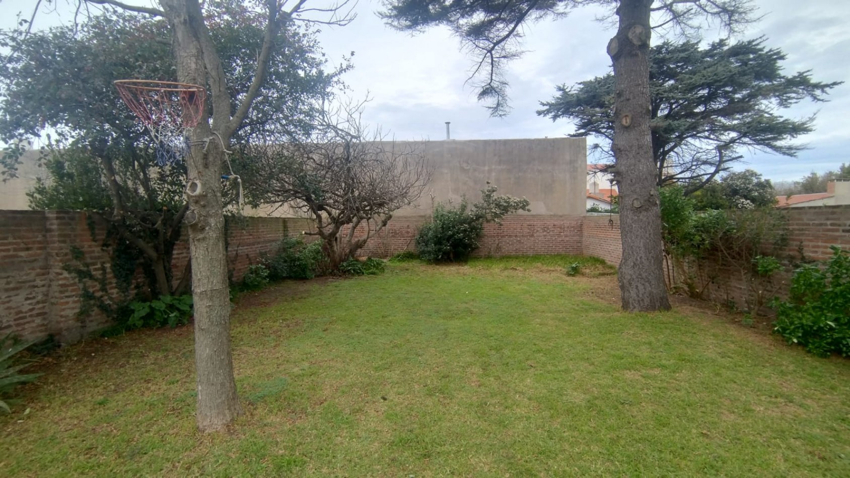 ALQUILO CHALET 5 AMBIENTES