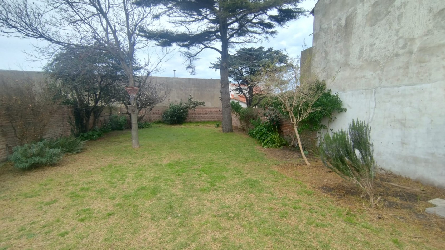 ALQUILO CHALET 5 AMBIENTES
