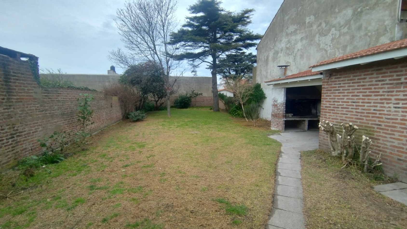 ALQUILO CHALET 5 AMBIENTES