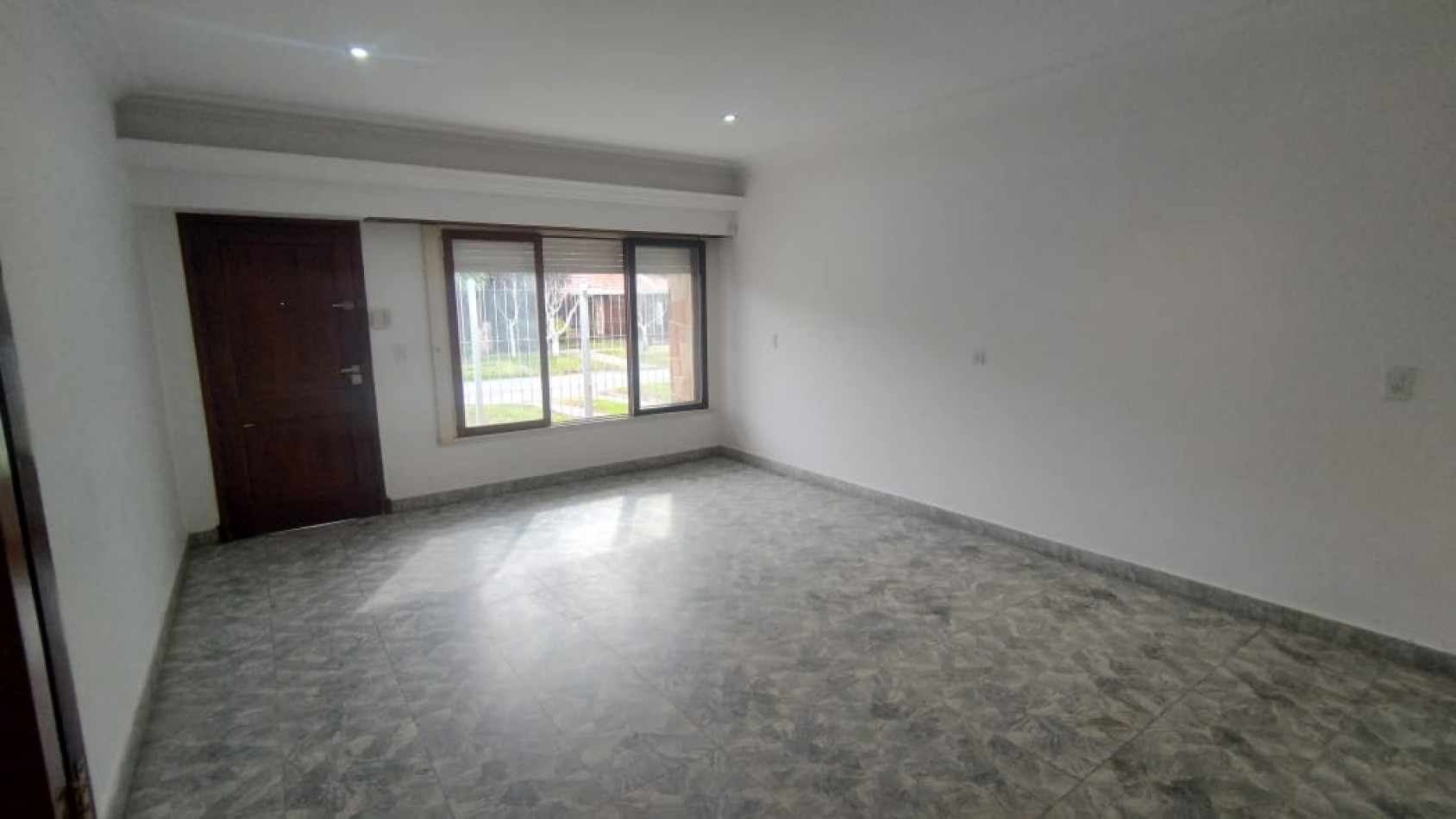 ALQUILO CHALET 5 AMBIENTES