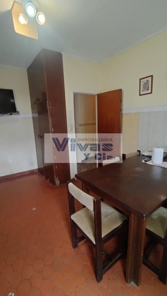 CHALET 4 AMBIENTES CON GARAGE Y PARQUE