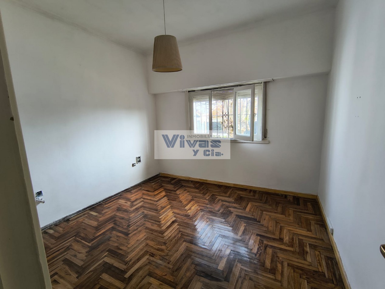CHALET 3 AMBIENTES CON GARAGE Y PARQUE