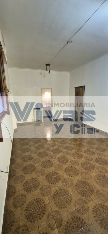 LOCAL CON DEPOSITO Y PRIVADO