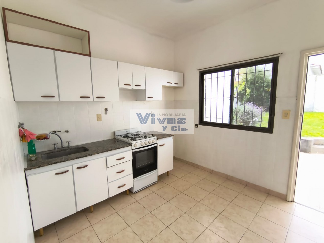 CHALET 3 AMBIENTES CON GARAGE Y PARQUE