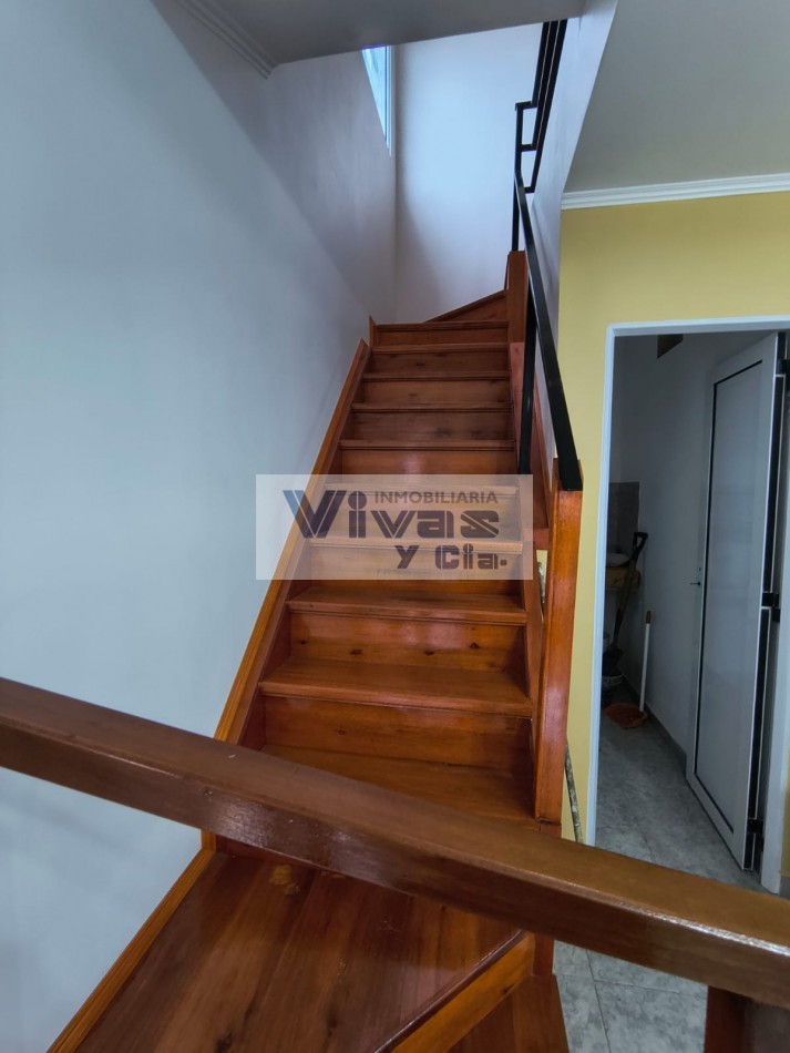 CASA 4 AMBIENTES CON COCHERA