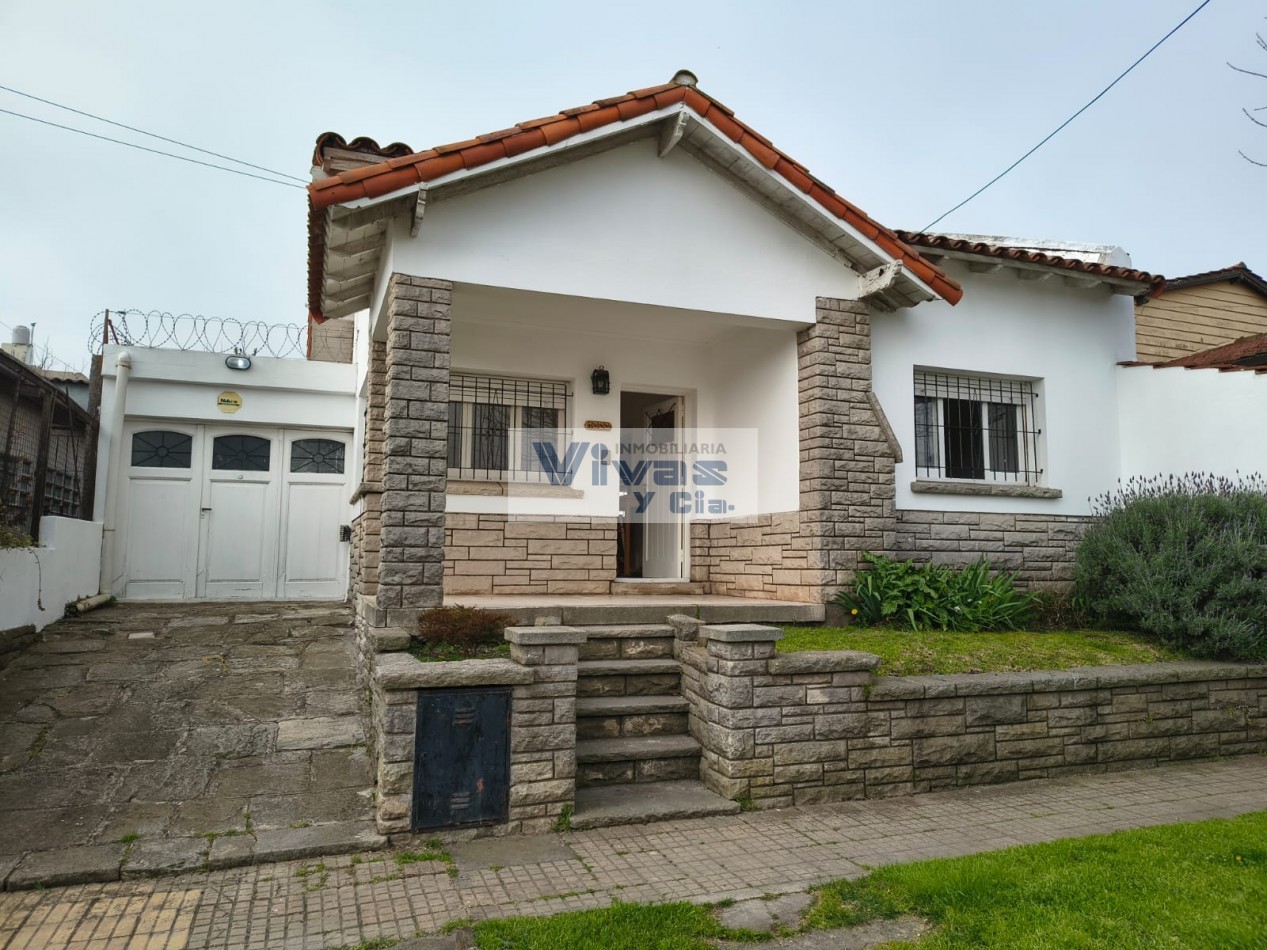 CHALET 3 AMBIENTES CON GARAGE Y PARQUE