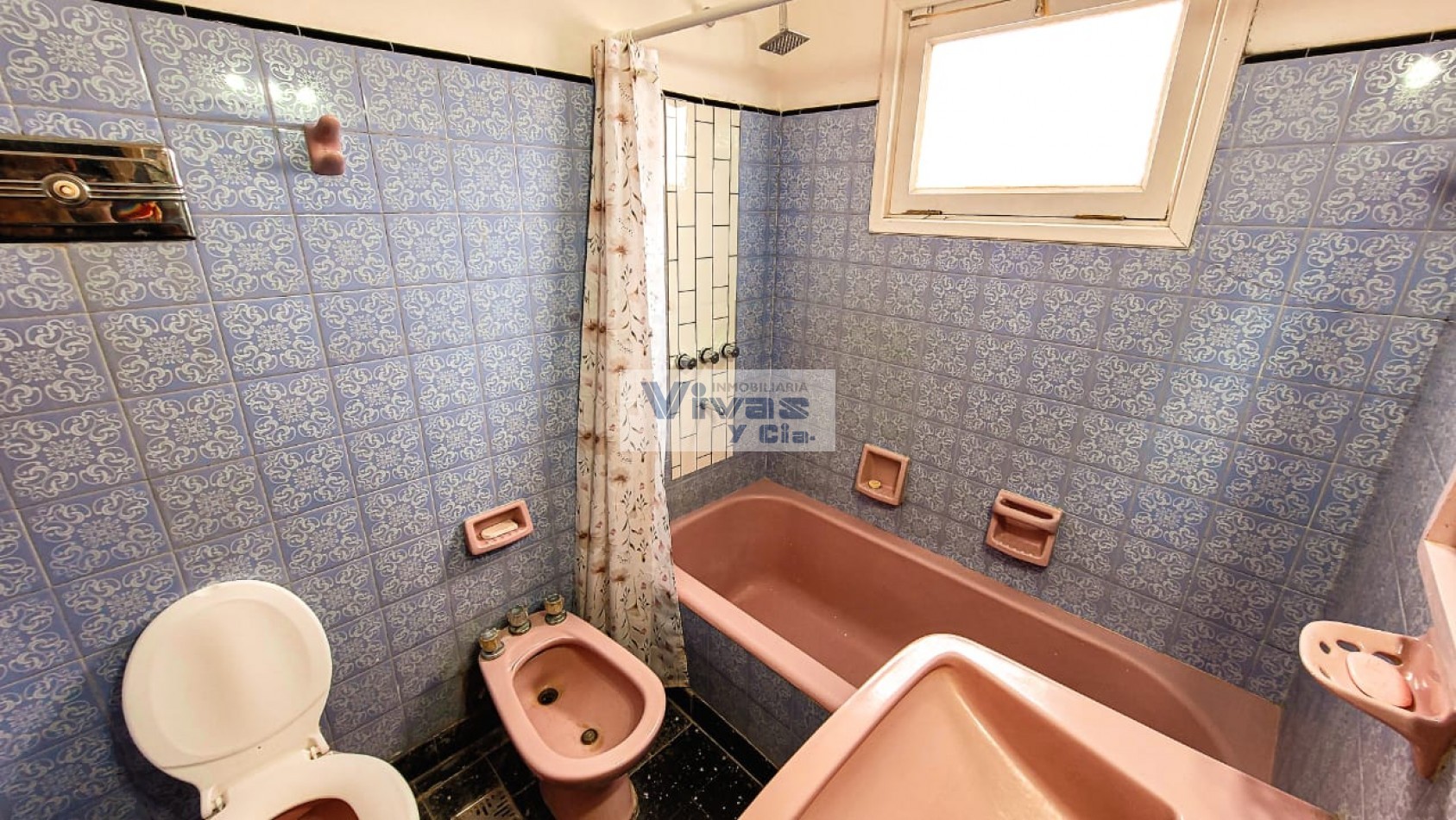CHALET EN ALQUILER SOBRE AVENIDA