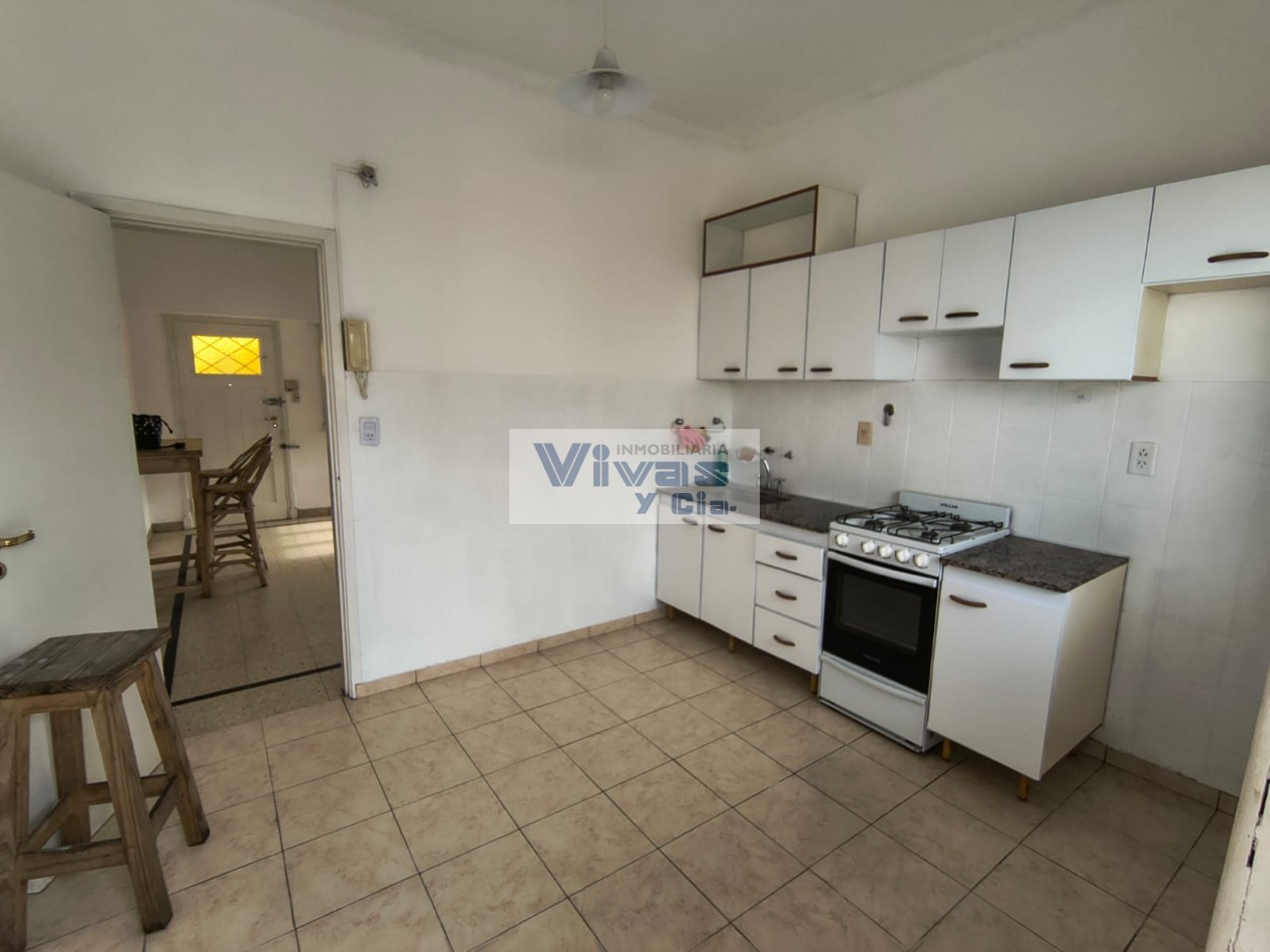 CHALET 3 AMBIENTES CON GARAGE Y PARQUE