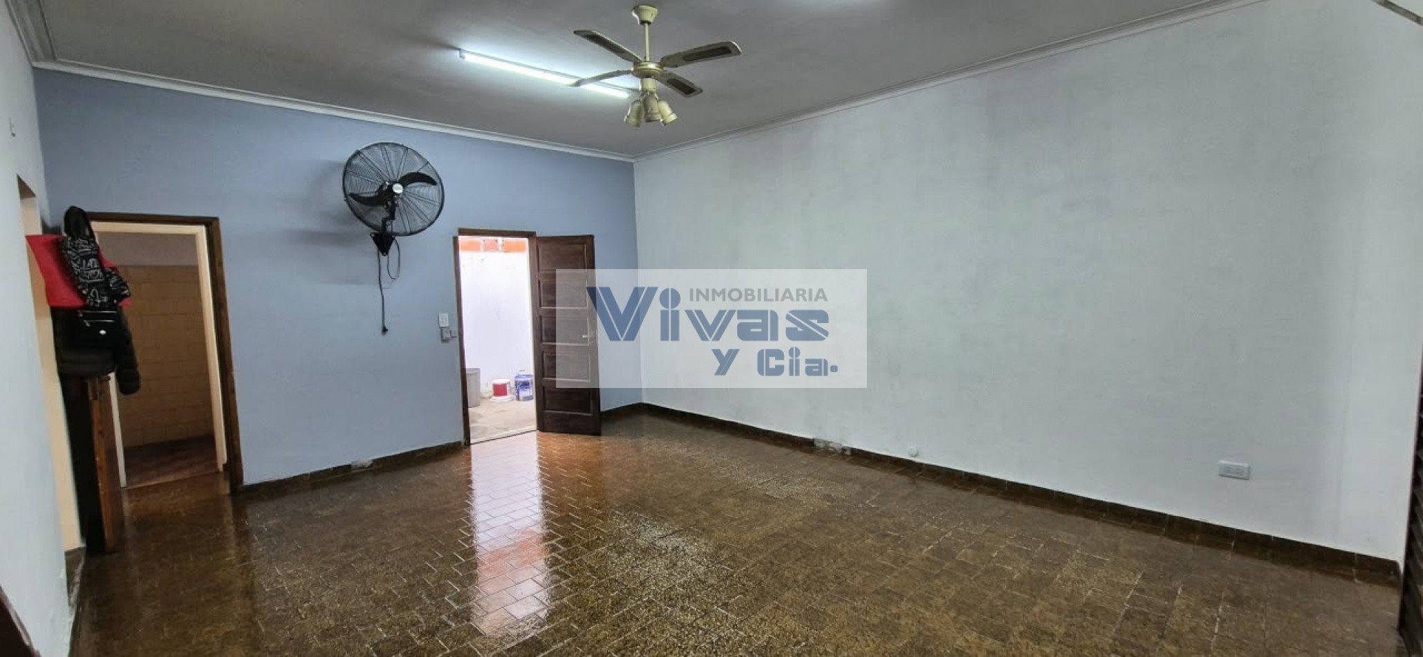 LOCAL CON DEPOSITO Y PRIVADO