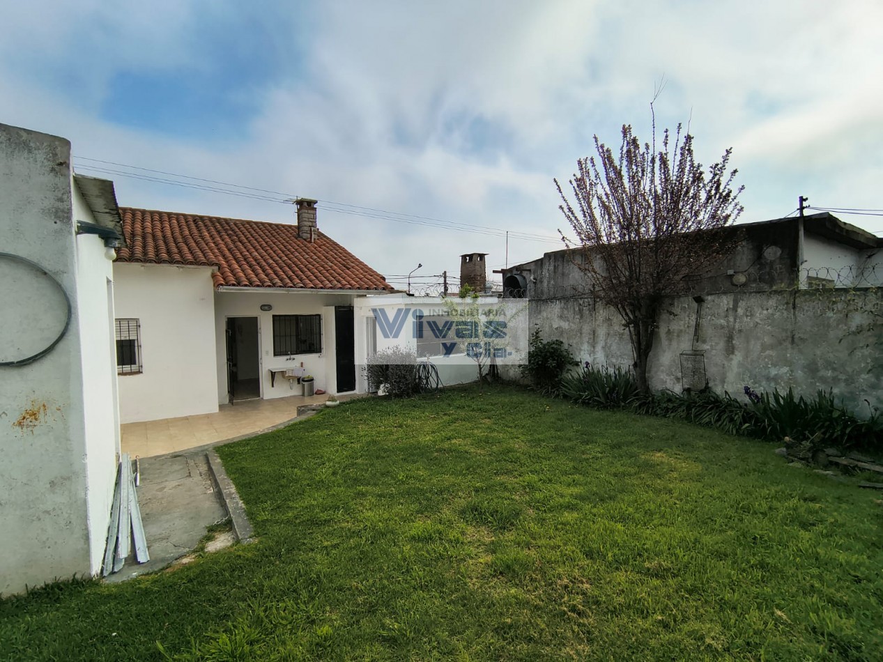 CHALET 3 AMBIENTES CON GARAGE Y PARQUE