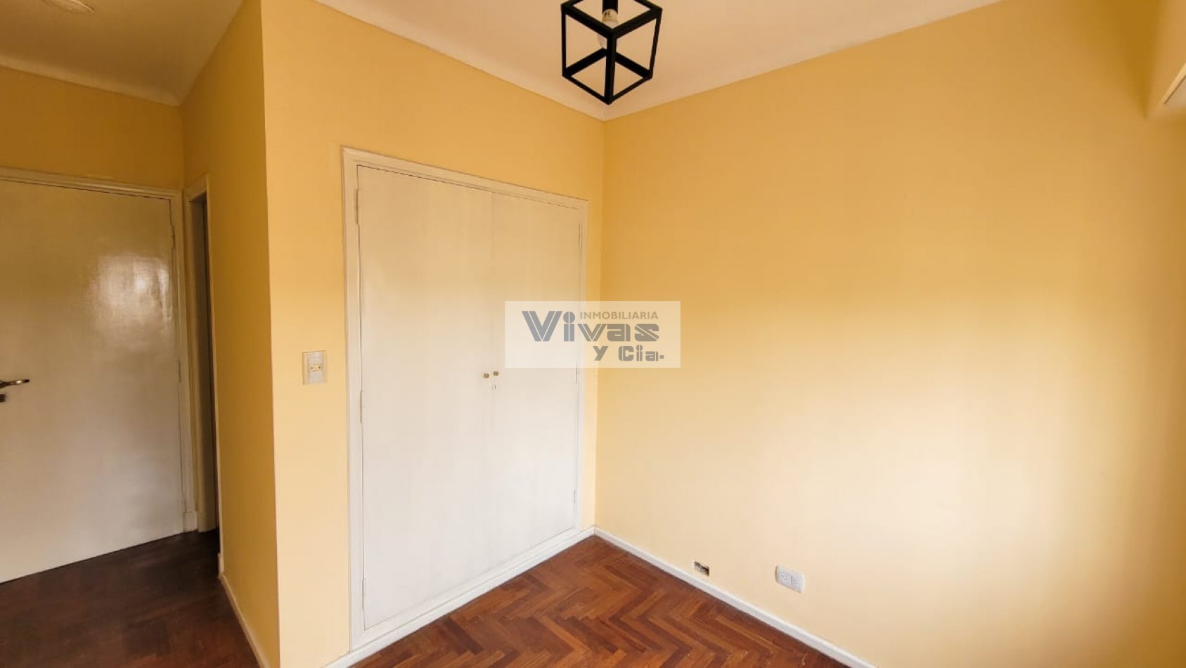 CHALET EN ALQUILER SOBRE AVENIDA