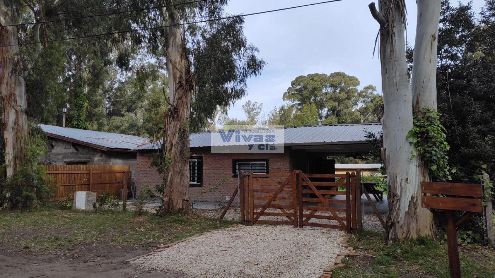 IMPECABLE CASA 3 AMBIENTES EN BOSQUE P RAMOS