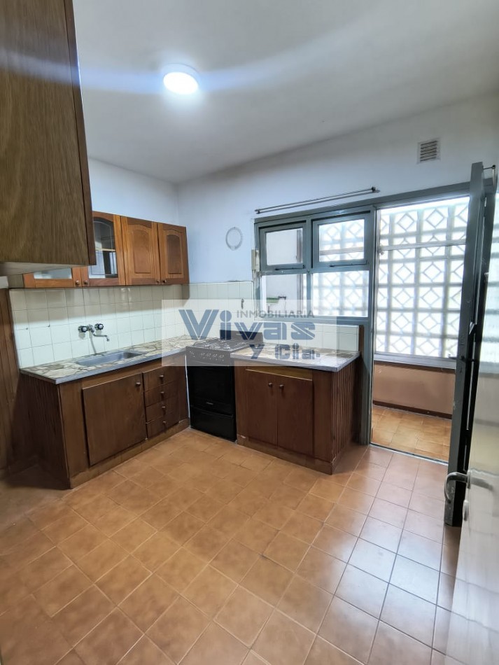 DEPARTAMENTO 4 AMBIENTES PLANTA BAJA