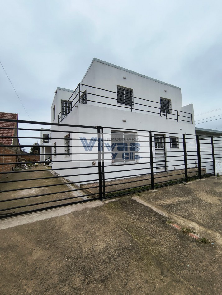 CASA 4 AMBIENTES CON COCHERA