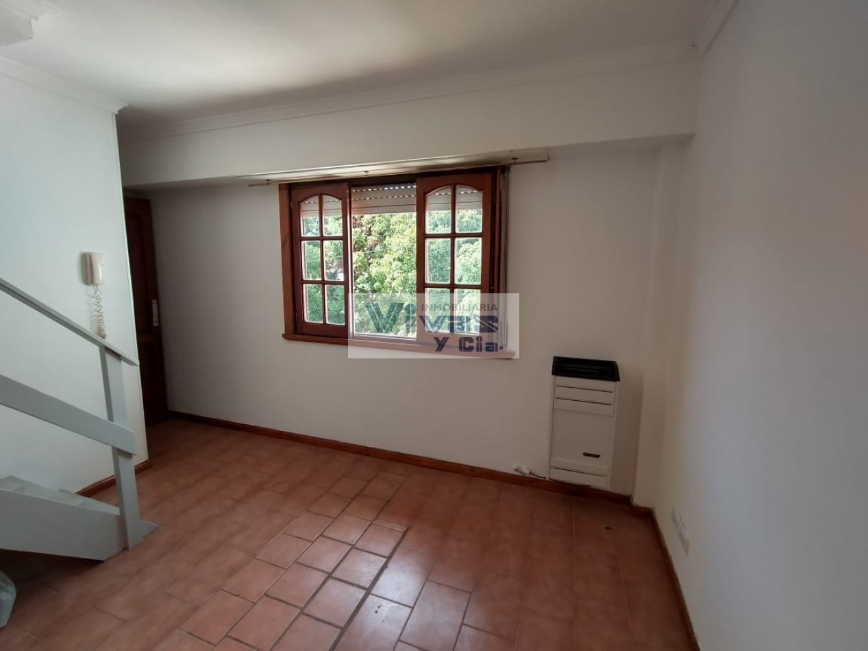 DEPARTAMENTO 2 AMBIENTES S/AVENIDA