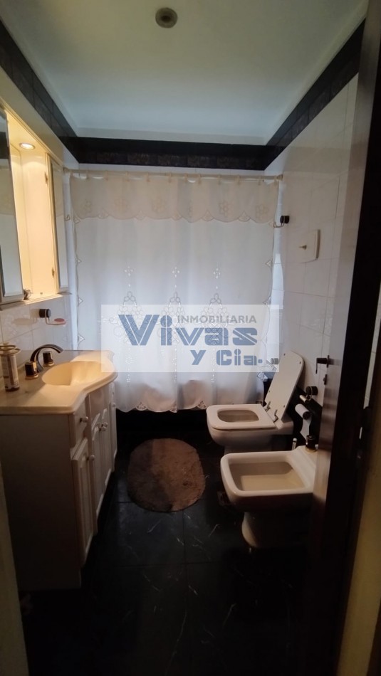 CHALET 4 AMBIENTES CON GARAGE Y PARQUE