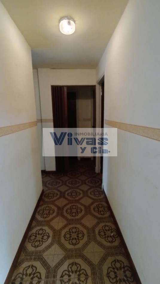 CHALET 4 AMBIENTES CON GARAGE Y PARQUE