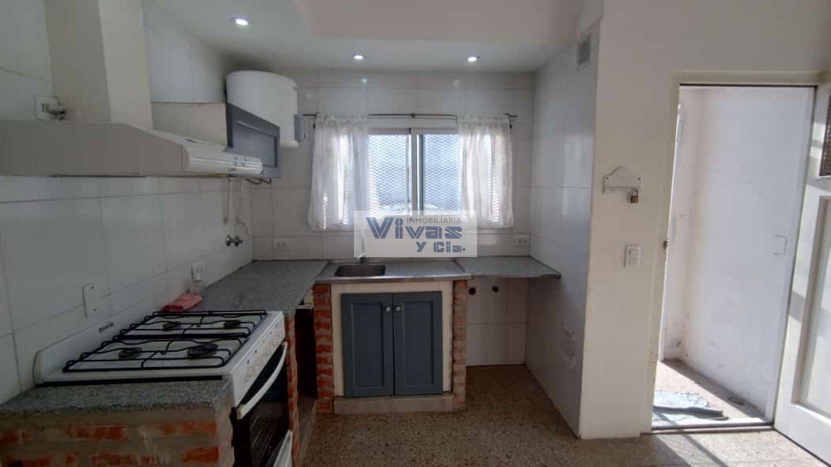 PH AL FRENTE SOBRE AVENIDA