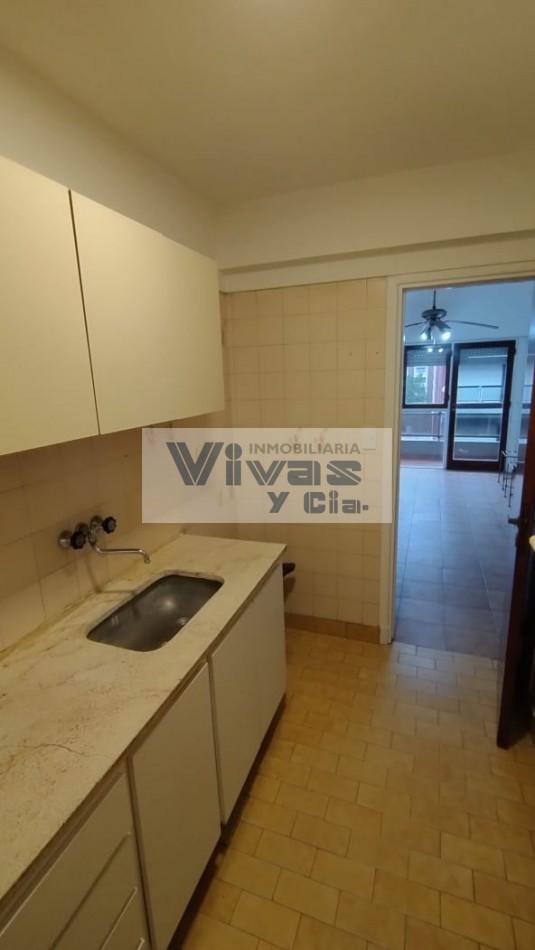 DEPARTAMENTO 3 AMBIENTES CON BALCON Y BAULERA