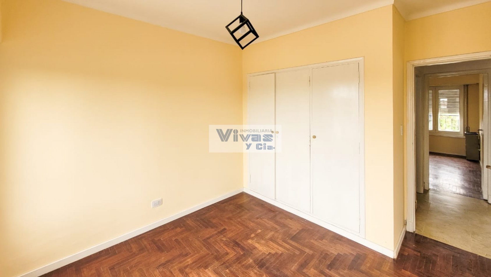 CHALET EN ALQUILER SOBRE AVENIDA