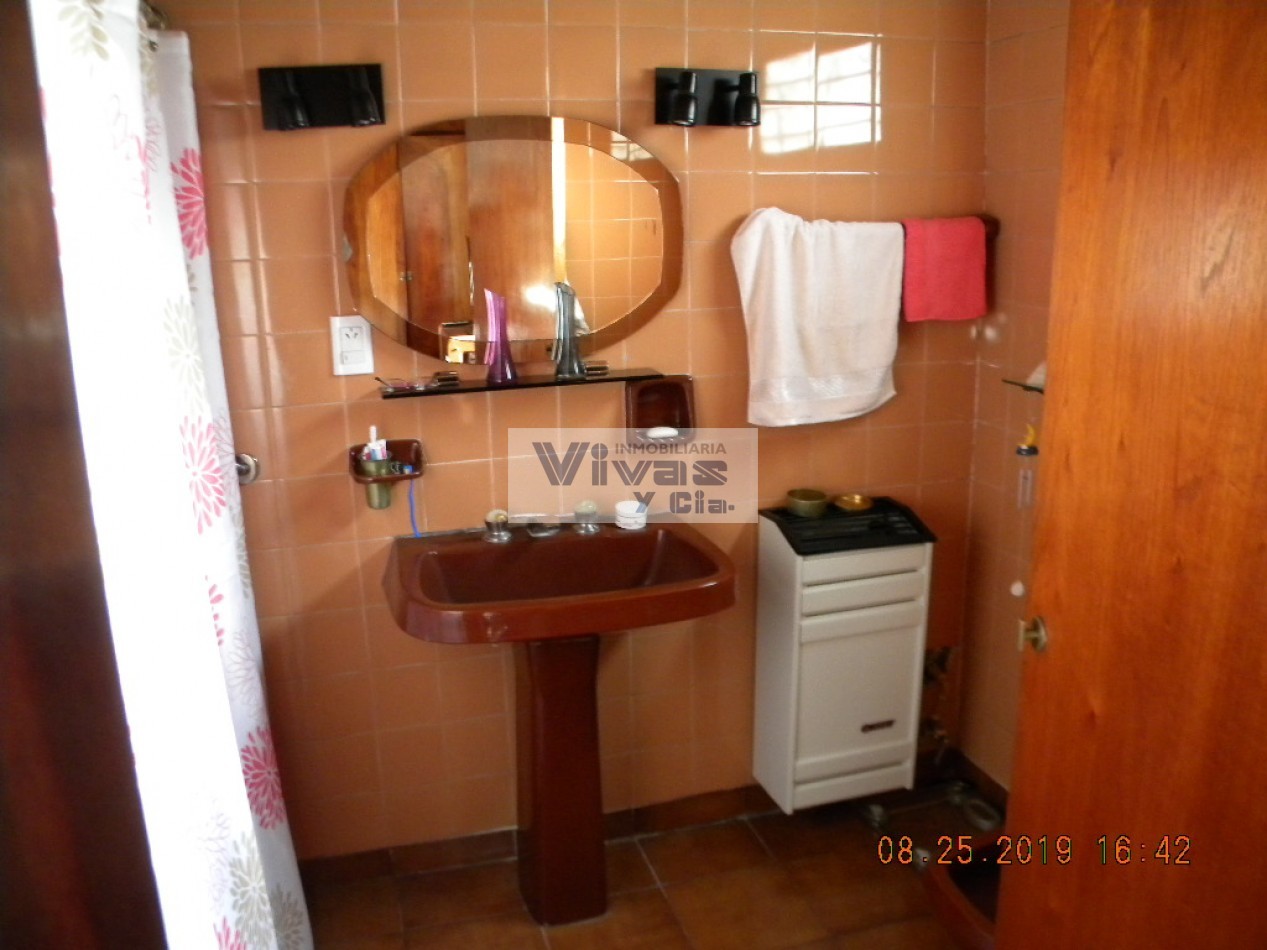 AMPLIO CHALET 4 AMBIENTES S/LOTE 800 M2