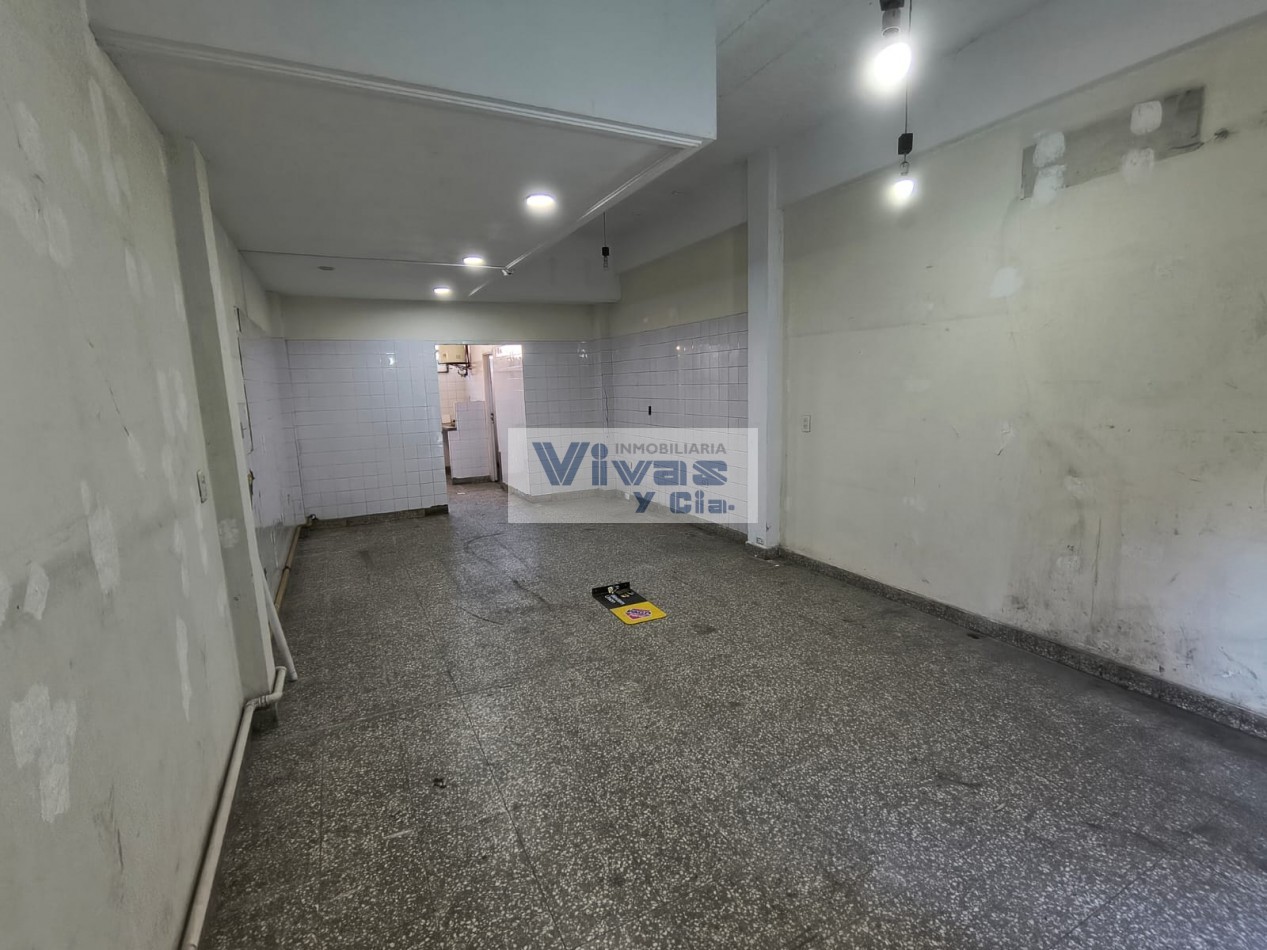 LOCAL EN ALQUILER SOBRE AV J P RAMOS