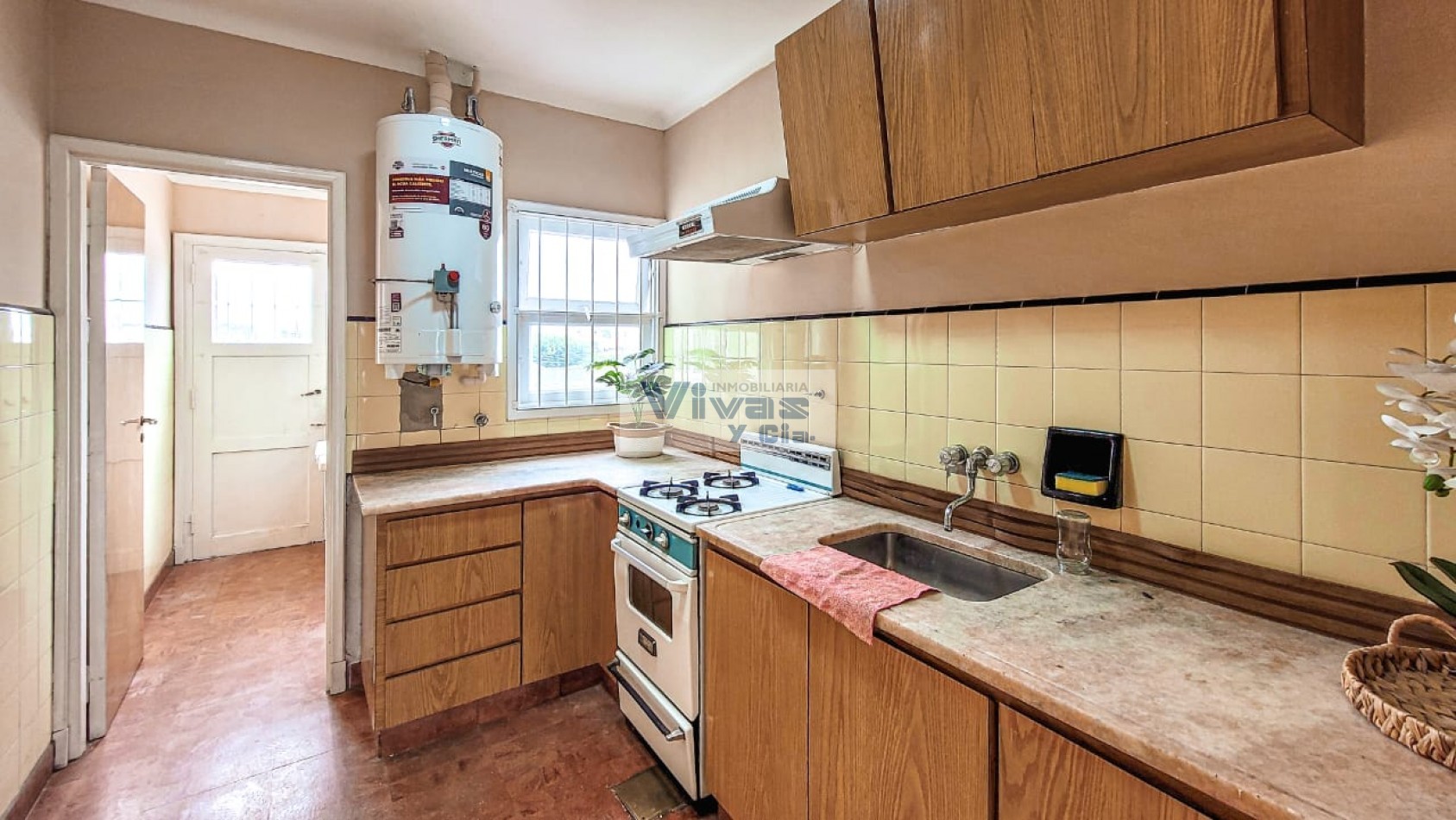 CHALET EN ALQUILER SOBRE AVENIDA