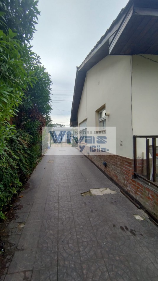 CHALET 4 AMBIENTES CON GARAGE Y PARQUE