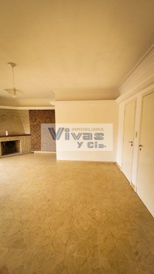 CHALET EN ALQUILER SOBRE AVENIDA