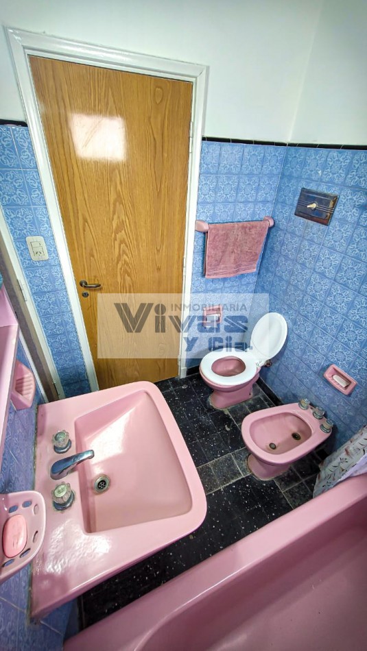 CHALET EN ALQUILER SOBRE AVENIDA