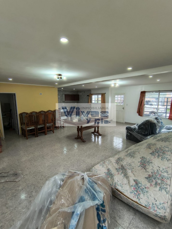 CASA 4 AMBIENTES CON COCHERA