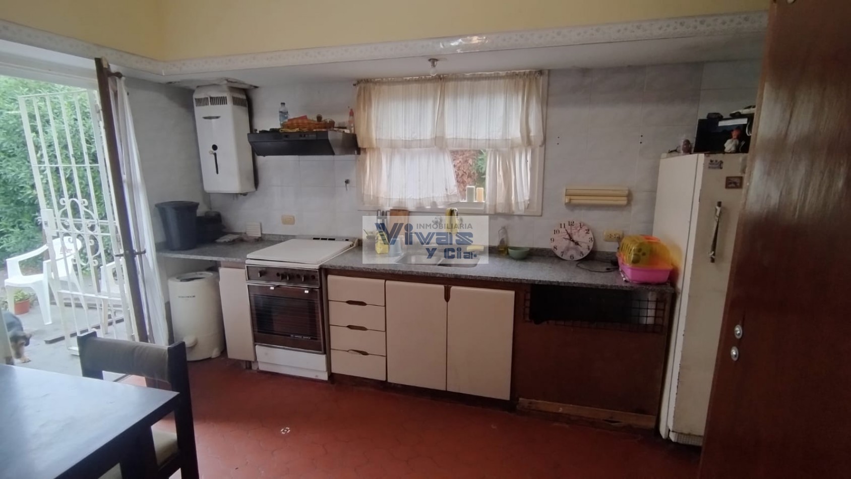 CHALET 4 AMBIENTES CON GARAGE Y PARQUE