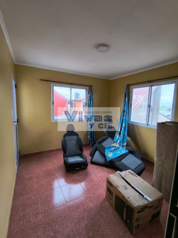 CASA 4 AMBIENTES CON COCHERA