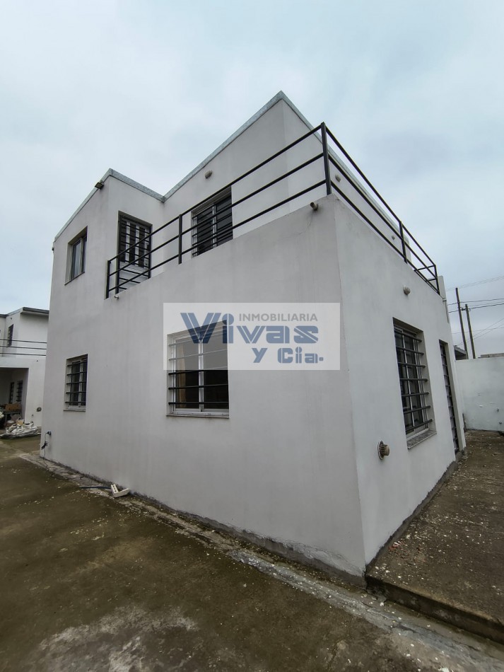 CASA 4 AMBIENTES CON COCHERA