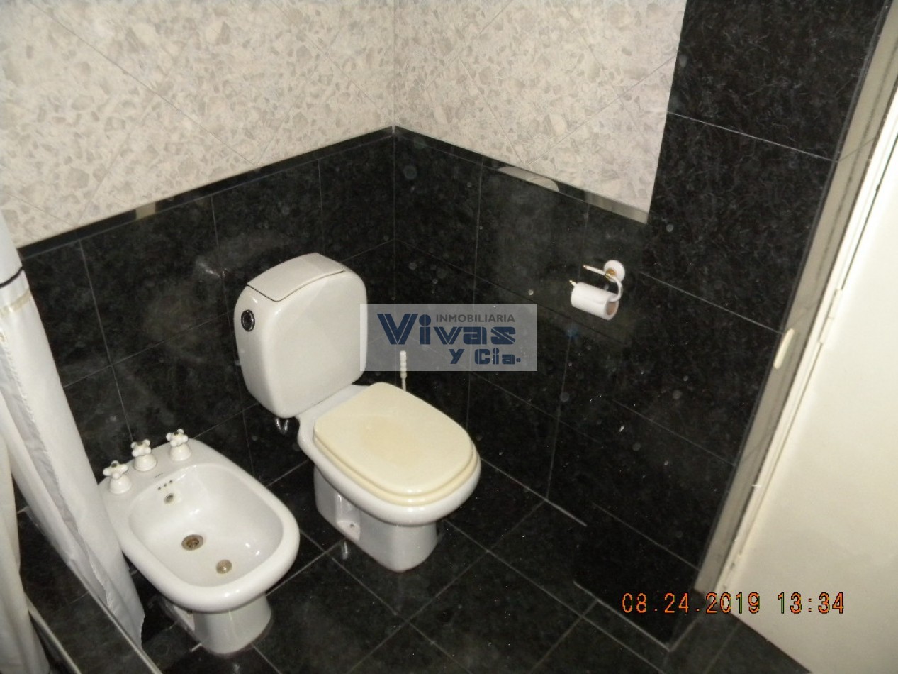 AMPLIO CHALET 4 AMBIENTES S/LOTE 800 M2
