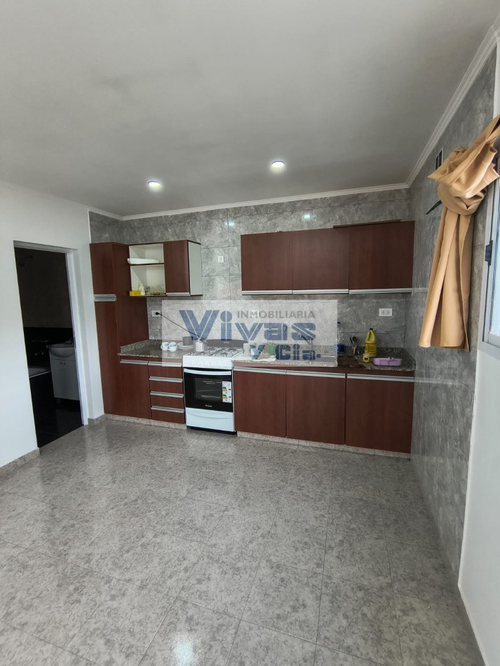 CASA 4 AMBIENTES CON COCHERA