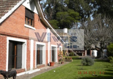 AMPLIO CHALET 4 AMBIENTES S/LOTE 800 M2