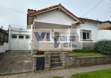 CHALET 3 AMBIENTES CON GARAGE Y PARQUE