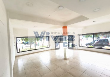 LOCAL SOBRE ESQUINA COMERCIAL